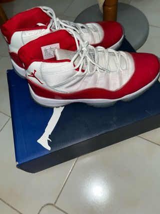 Jordan 11 Scarpe da Ginnastica Rosse e Bianche