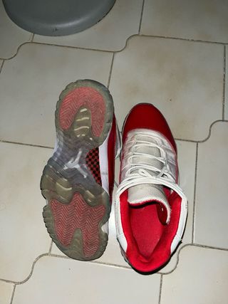 Jordan 11 Scarpe da Ginnastica Rosse e Bianche