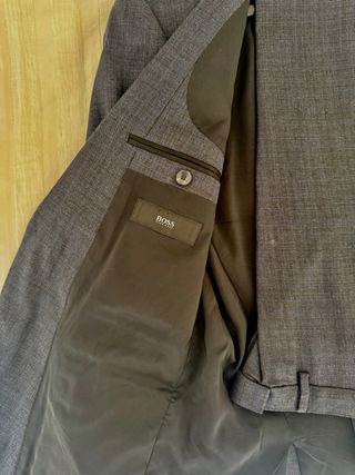 Traje Hugo Boss Gris Hombre talla 46