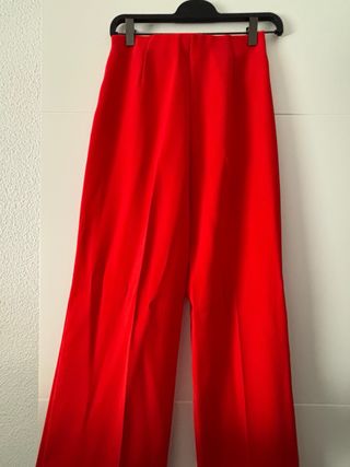 Pantalón vestir Mango rojo