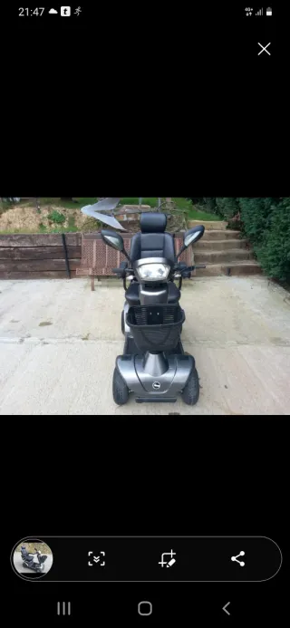 Scooter electrónica gris y negra