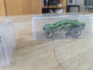 Coches Hot Wheels en caja