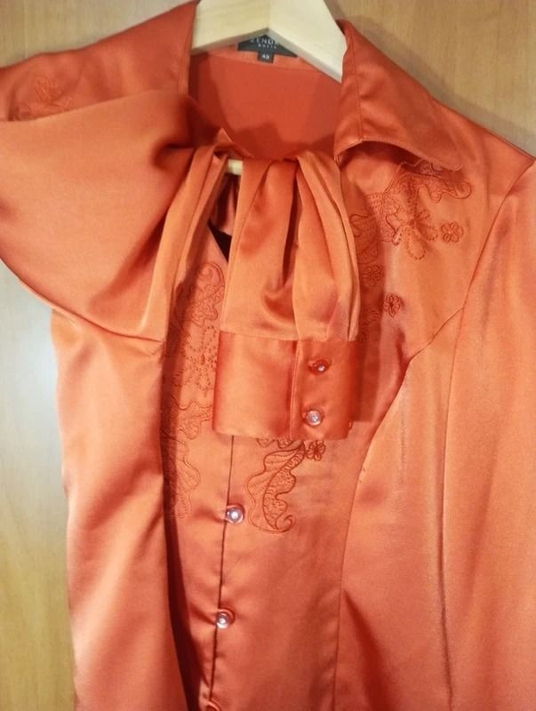 Blusa Zendra Basic Naranja Satén Bordada