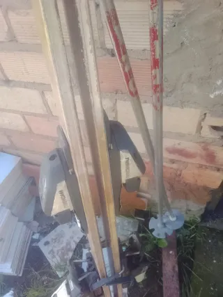 Sci Rossignol con attacchi