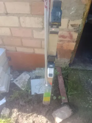 Sci Rossignol con attacchi