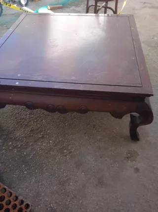 Mesa de comedor de madera