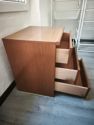 Mesita de noche madera 3 cajones