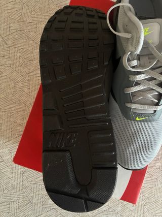 Nike Air Max Tavas Gris T44,5