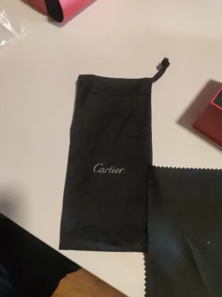 Gafas de sol Cartier negras y doradas