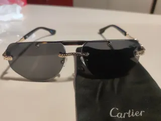 Gafas de sol Cartier negras y doradas