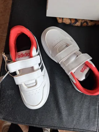 Bambas adidas a estrenar con la etiqueta y caja.