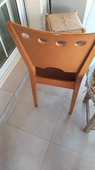 Mesa comedor madera y 4 sillas cristal