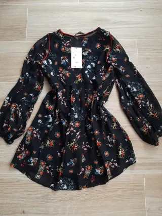 Vestito nero ricamato taglia S. NUOVO. Zara