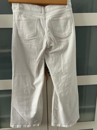 Pantalón blanco largo con tachuelas