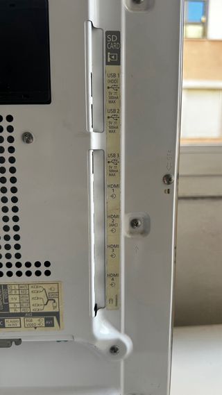 Televisión Panasonic 32” Blanca con SmartTV