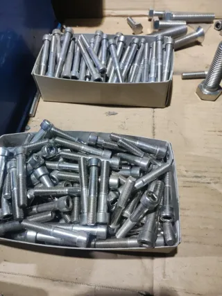 Se venden Tornillo Allen Inox DIN 912 M10x100