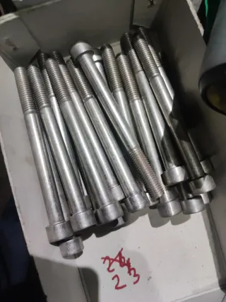 Se venden Tornillo Allen Inox DIN 912 M10x100