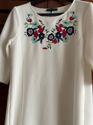 Vestido Cortefiel bordado floral blanco T.L
