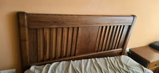 Armario de madera con puertas correderas