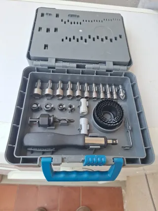 Juego de brocas y puntas Ferrex 204 piezas