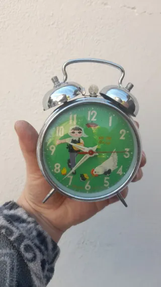 Sveglia vintage bambina e galline