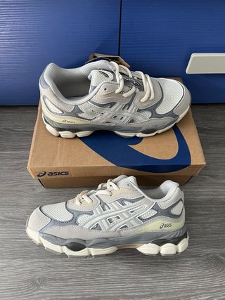 Asics grises y blancas nuevas