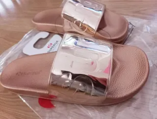 Chanclas Superga doradas