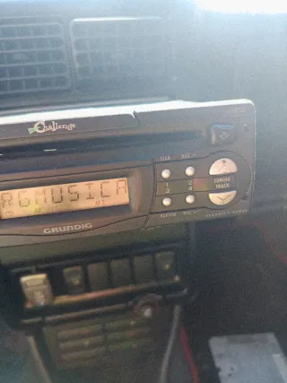 Autorradio Grundig Negro