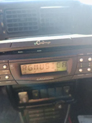 Autorradio Grundig Negro