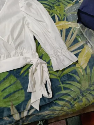 Camiseta blanca cruzada manga larga