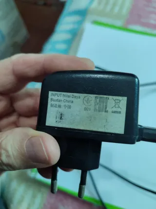 Cargador USB para móvil y maquinillas de afeitar