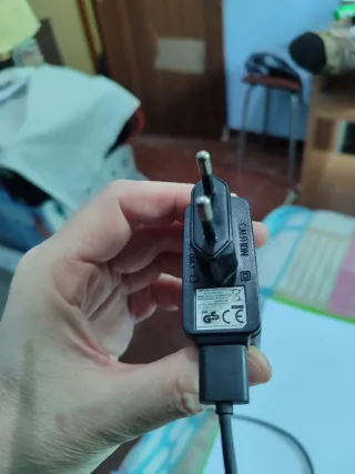 Cargador USB para móvil y maquinillas de afeitar