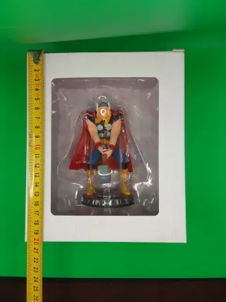 Figura Marvel Thor con Mjolnir