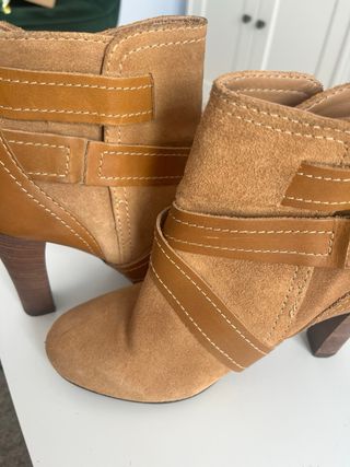 Botines Zara ante tacón hebillas