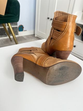 Botines Zara ante tacón hebillas