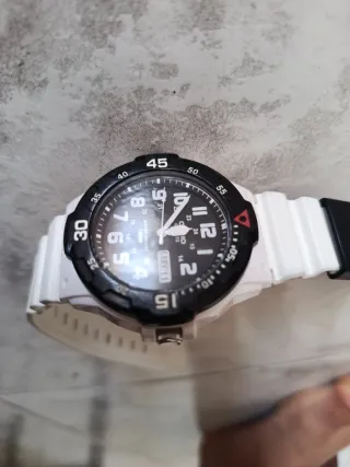 Reloj Casio Blanco y Negro