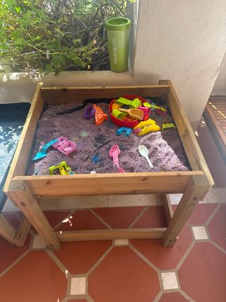 Arenero Plum con 2 mesas de agua y arena
