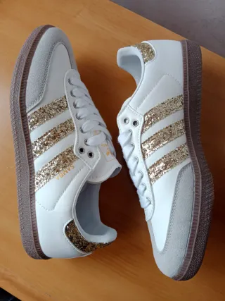 Zapatillas Adidas Samba Doradas y Blancas