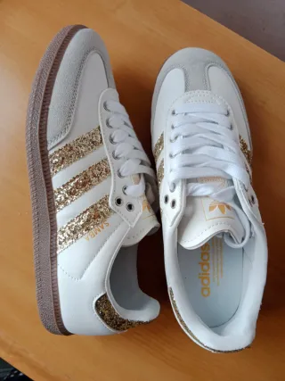 Zapatillas Adidas Samba Doradas y Blancas