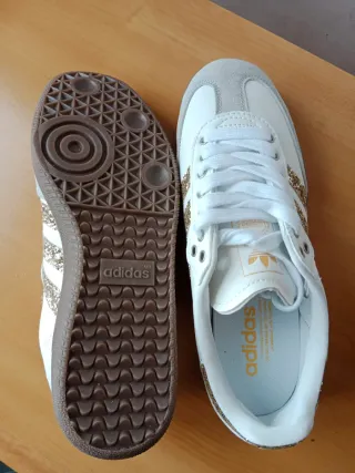 Zapatillas Adidas Samba Doradas y Blancas