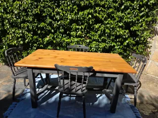 Mesa de comedor y 4 sillas