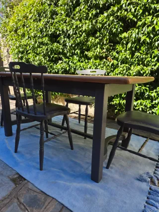 Mesa de comedor y 4 sillas