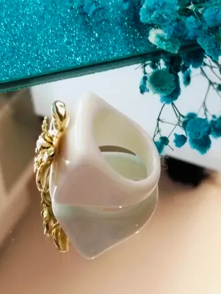 Anillo esmalte flor dorada perla