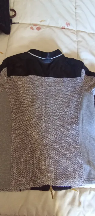 Chaqueta azul mujer y chaqueta combinada negra