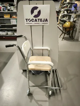 Silla de ruedas de transferencia con orinal