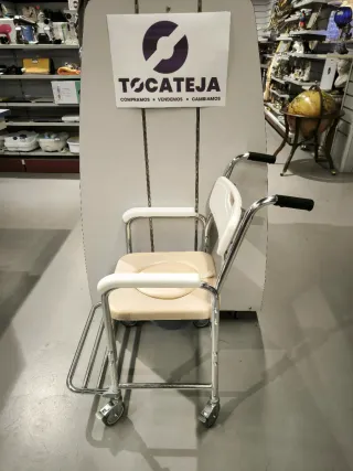 Silla de ruedas de transferencia con orinal