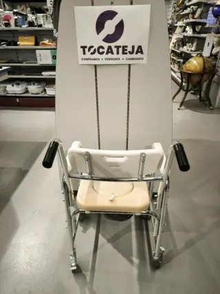 Silla de ruedas de transferencia con orinal