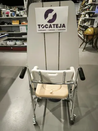 Silla de ruedas de transferencia con orinal