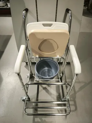 Silla de ruedas de transferencia con orinal