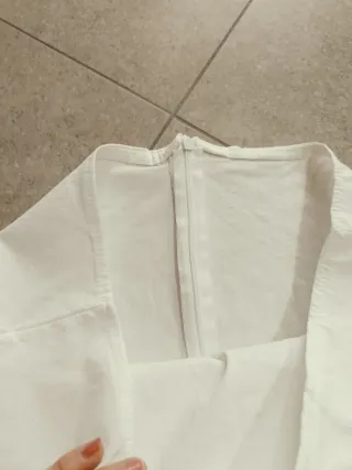 Gonna bianca con spacco